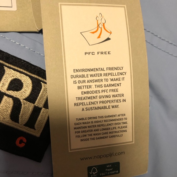 New Napapijri anorak - Picture 10 of 14